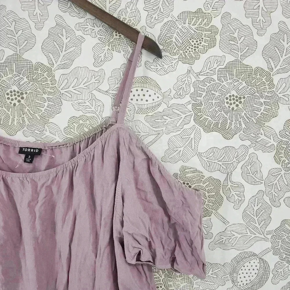 NWOT Torrid Cold Shoulder Short sleeve Cut out Blouse Lavender Size 3x 9550 - Picture 3 of 8